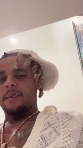 Ca va etre vraiment incroyable.. ⚠️ FAKE SMOKE ⚠️ FAKE CIGARETTE ⚠️ . . . . . . #binkszola #zola #zolaskii #kobalad #koba #rapfr #rap #fakecigarette #fakesmoke 