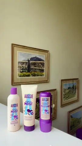 The perfect host has the perfect hair! Achieve deep bouncing moisture with @aussiehairuk' #Aussie #Aussiemoisture #moistforlife #ad