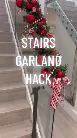 Stairs garland is up! Our staircase isn’t ideal for garlands as it has no where to loop/secure but I was determined to find a way so one year I thought I’d give this a try & to even my surprise it worked a treat! 🙌🏼🎄 #christmas #christmas2023 #christmasdecor #christmastree #garland #tips #hacks #fyp