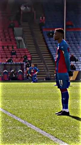 Zaha aint takin the knee || 🙏🏼 #bpl #zaha #PremierLeague #crystalpalace #brexitmeansbrexit 