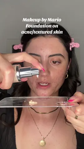 I did a full face of @makeupbymario back in the summer but realized I never posted the individual reviews so here is the foundation application (shade 2N). My skin was a lot clearer in the summer if you’re wondering why it looks different the weather always plays a major role for me! 🥰🥰 #makeupartist #makeuptutorial #makeupreview #foundationroutine #acnecoverage #acnemakeup #unfilteredmakeup 