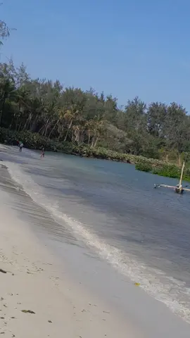 📍Mtwapa Copacabana Beach Perfect beach ⛱️ ⛱️ days looks like this. #visitkenya #travel #safari #mtwapa  #likizo #vacationkenya #skiapoa 