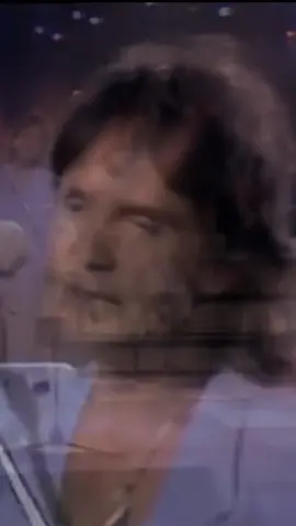 Amigo Roberto Carlos, 1977 Contrario a lo que se piensa, Amigo no fue compuesta para el papá Juan Pablo, sino fue compuesta para Erasmo Carlos, quién es la persona con quién ha compartido toda su vida tanto personal como musical pues es él con quién compone la mayoría de sus canciones. #musica #música #robertocarlos #amigo #amistades #amistad 