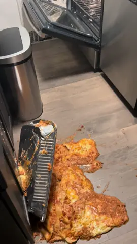 I am really crying right now cause first year that i am in charge of the lasagna and i dropped it I think imma stay home😢😢😢 #happythanksgiving #fyp 