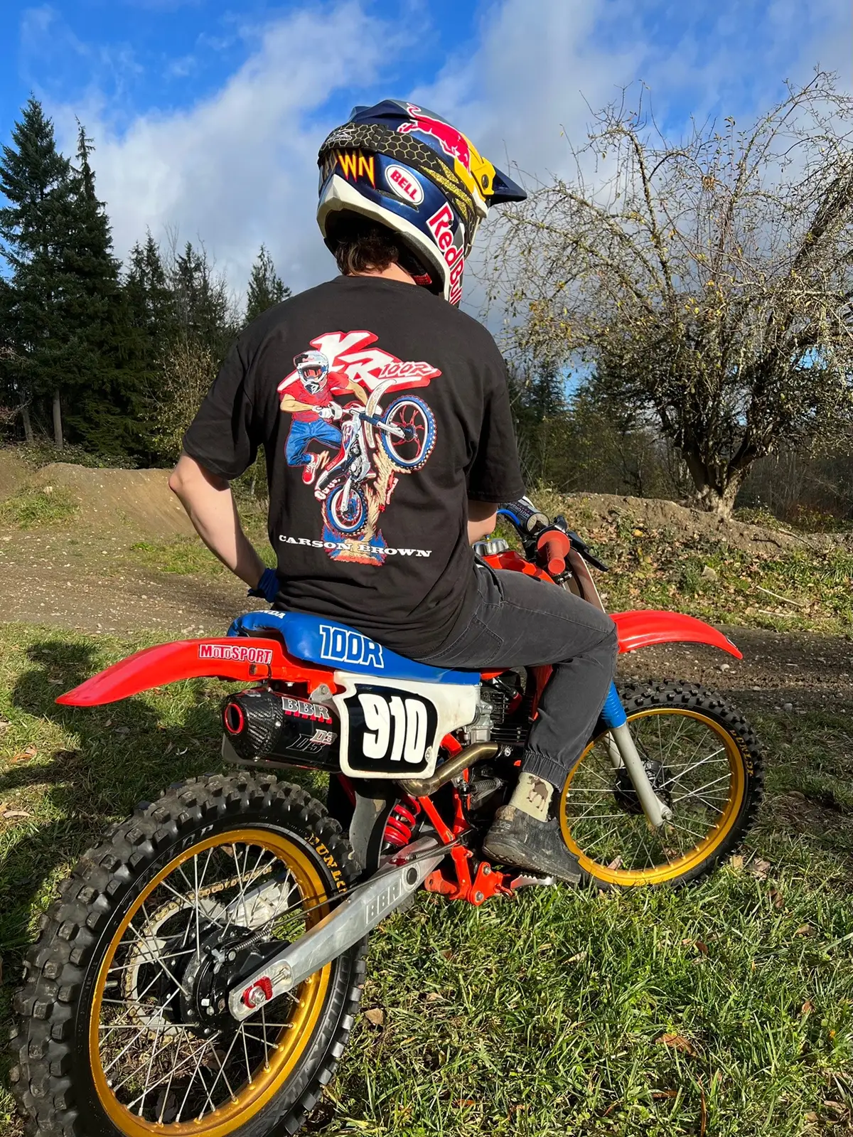 Everyone loves a XR100! New XR/CRF100 T-shirts are up on my website. If you are a 100 fan then hit the link it my bio to check them out! What era of the Honda 100 do you guys think was the sickest? @Red Bull Motorsports @MotoSport.com #XR100 #CRF100 #honda 