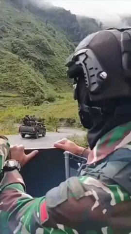 Kesedihan TNI Saat Temannya Gugur,Saat Bertugas di Puncak Jaya Papua 🔰🔰🔰#tnibersamarakyatkuat #tniindonesia🇮🇩❤️ #assalamualaikum #bismilahirahmanirahim 