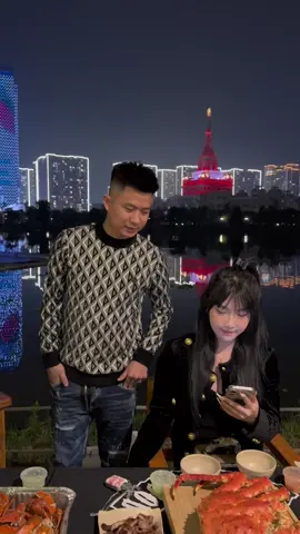 Hải sản hiếu đô có 2 cơ sở hà nội - sài gòn