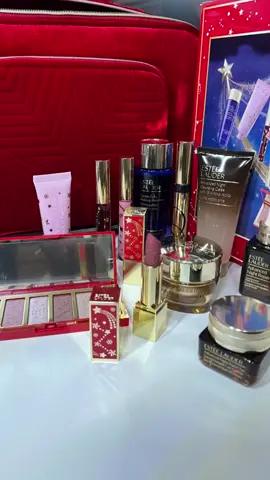 Estée Lauder 11 Full-Size Favorites #esteelauder #esteelaudersa #ny #usa #beauty #BeautyReview #cosmetics #cosmeticreview #esteelauderreview #present #gift #christmasgifts #christmasgiftsideas #esteelauder11fullsizefavoritesitstrue  @Estée Lauder @The Estée Lauder Companies 