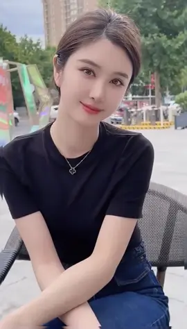 世界には花が咲き、壮大で不滅なものが続きます。