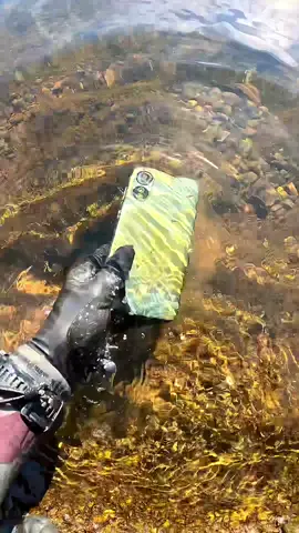 I Found a Phone Underwater in the River! #rivertreasure 