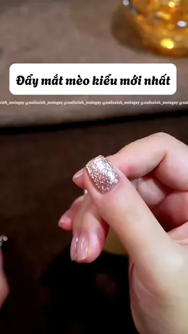 Ce đã thử những cách đẩy mắt mèo này chưa