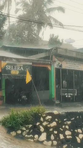 Seakan mimpi sang bendera kuning  serpajang di depan rumah :)
