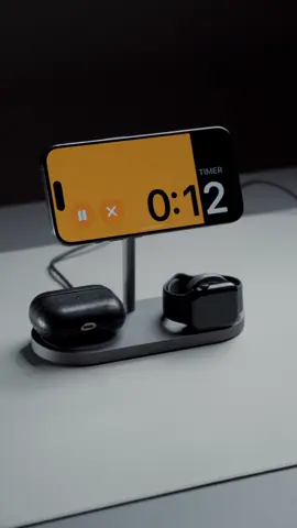 Big fan of these wireless chargers 3-in-1. I think they are the perfect solutions to charge your devices everyday, especially if you use multiple devices.  This is the KUXIU X23 3-in-1 and I use it as daily charger next to my bed. Material quality and design is really impressive. ⚡️ You can also save a lot using my affiliate link and taking advantage of the Black Friday sales. Thanks if you decide to support my work. 🙏 @KUXIUGLOBAL @KUXIU 