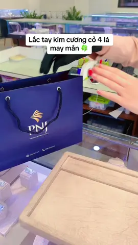 Hơn 6 chiệu xí là có ngay em lắc tay kim cương may mắn rồi ạ ☺️ #pnj #pnjhue #hue #pnjtiktoktalent #lactaypnj #kimcuong #xuhuong #trending #giaohangonline #trangsuc #fashion #nguyenhapnj 