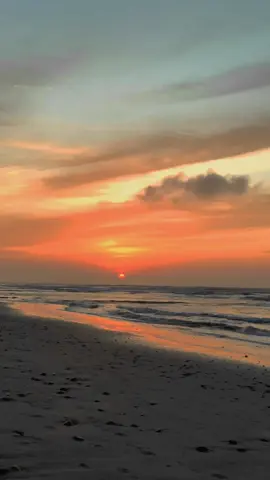 Una latita y canciones de Morat 📈🫀#atardeceres🌅 #moratbanda #atardeceresbonitos #pacasmayo 