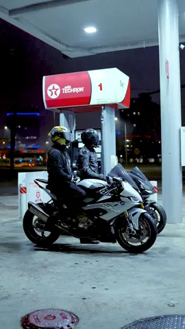 @True Vision Photography shots 🔥 thanks to @Matt for letting me use his clout #biketok #foryou #s1000rr #fyp #bikes #bikelife #motorrad #bmw #literbike #agvpistagprr #dainese 