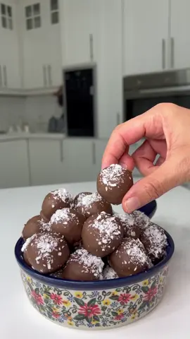 كرات جوز الهند بثلاث مكونات بس #امتياز_الجيتاوي #emtyaz_aljeetaw #chef_emtyaz 