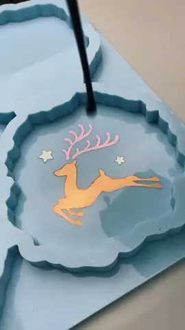 This turned out soooo coool 🤩🦌 #epoxy #resin #resincoaster #resincraft #handmade #art #viral #fyp