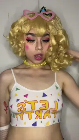 [ 🐣🧁；he / him ]  i  love  the  fame  （>。★) #toychica #toychicacosplay #toychicafnaf #toychicafnafcosplay #fnafcosplay #fnaf #fnaftoychica #fnafchicacosplay #chicacosplay #chicafnaf #chicafnafcosplay #foryou #foryourpage #fyp 