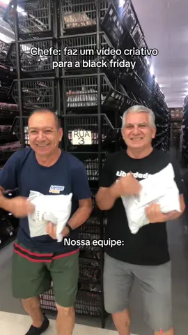 A equipe dando o sangue 😂😂😂😂 #blackfriday #fyp #bandadejavu #trabalho #viral #empresa #chef #humor 