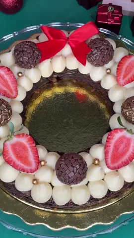 Guirlanda de Brownie 😍 Disponível em nosso catálogo de natal.  #natal2023 #guirlandadebrownie #guirlandadenatal #brownie #confeitaria #confeitariaartesanal #natalfeliz #sextouuuuu 