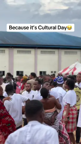 Oboy leave that girl na😂😂😂 Guess the school? I dey comment section dey chill🤘🤘😎 #culturalday #culture #sugweek #stop #dance #culturalsong #uniport #ust #fyp #foryoupage #fypシ゚viral #fypシ #fyppppppppppppppppppppppp #xyz 