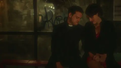 “i love you” “it will pass” || #fleabag #fleabagedit #roslyn #viral #trend #edit #fyp #originalsound #andrewscott #hotpriest 