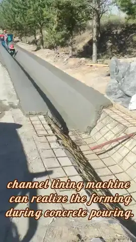 channel lining machine can realize the forming during conerete pouring#channelmachinery #channelmachine #ushapedchannelformingmachine #concretechannelformingmachine #liningmachine #liningmachinery #lining