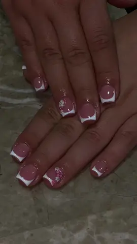 One for my short nail girlies🤍🩷 #nails  #acrylicnails #frenchtipnails #fresa #nailsart #tj #sd