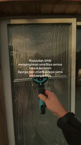 kita sdh terlalu jauh sahabat,jangan sampai kita tidak di akui oleh Nabi Muhammad SAW,Nabi itu cinta sama kita,kejarlah cintaNya dan Minta lah kepada Allah agar lisan dan hati kita perbanyakkan sholawat dan mengamalkan sunnah