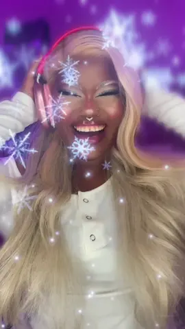 🎅🏾🎅🏾🎅🏾🎅🏾 #transitions #graphicmakeup #makeup #christmas 