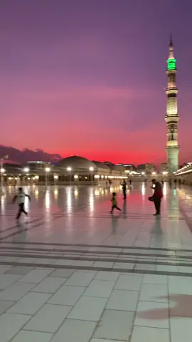 Tenang yang sebenar benar tenang🤍 #madinahalmunawaroh #masjidnabawi #rooftopmadinah #umrah2023 #sunset #fyp 