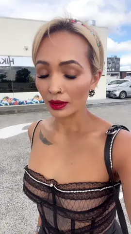 Trying my best to get out tge look decent 🤭