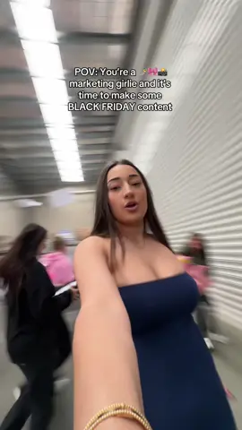 How the social girlies contribute during BLACK FRIDAY 🤳💗 #thatssofetchau #socialgirl #blackfridaysale 