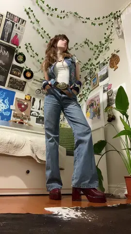 #outfitideas #outfits #outfitinspo #aesthetic #retrooutfit #vintage #vintagefashion #vintagestyle #vintagevibes #70s #70smusic #80smusic #denimoutfit #denimvest #denimvibes #denimvintage #denimjeansstyle #vintagebelt #rodstewart 