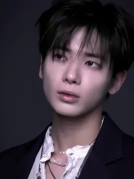 damn taehyun's visual is out of this world #taehyun #txt #tomorrow_x_together 
