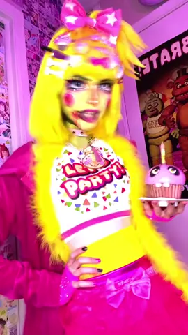 No makeup face reveal! #toychicacosplay #fnaf #fnafcosplay #toychica #fivenightsatfreddys 