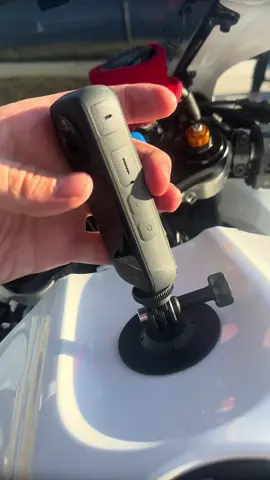 This view is incredible - and mounting it is EASY - check out the black friday deals going on at @insta360_official #motorcycle #biketok #insta360motorcycle #motorcyclesoftiktok 