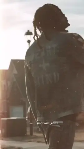 R2bees - Picture lyrics #picture #r2bees #r2beesmusic #kingpromise #perfectcombi #ohyeah #musicvideo #musi #musica 