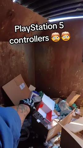 Dumpster diving gamestop 🎮 🤯 #dumpsterdiving #foryou #fyp #viral #free #wow 