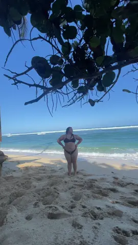 Lil beach day! #beachday #dayinthelife #fyp #hawaii @JOLYN #jolyn #jolynclothing 