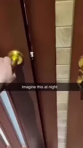 HAHAHAHA #creepy #door #funny #funnyvideos #laugh #laughing 