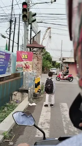 Patuhi lalu lintas ya gaess 👍 #tertiblalulintas #pejalankaki #pekalonganhits #pekalongankotabatik 