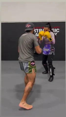 Nice and Flowy from Omaria Molina Mark your calendars for December 15th as Omaria Molina steps back into the pit aiming to secure the title of the first women's Bantamweight Champion. Facing off against her is Melinda Fabian in an epic showdown set in VEGAS! 💥