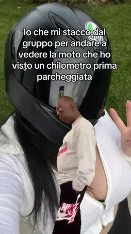 Arrivo ci metto due minuti…o forse un po’ di più dipende da quanto è bella la moto #Meme #MemeCut 
