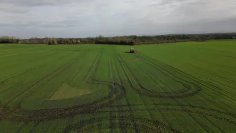 Took the plunge and mad a youtube channel 📹 first video up hopefully will progress into something more when things get realy busy again 🚜🌾🌱 https://youtube.com/@ShaneBTFarms 🚜📹 #youtube #agri #ireland #farm #fyp #farmtok 