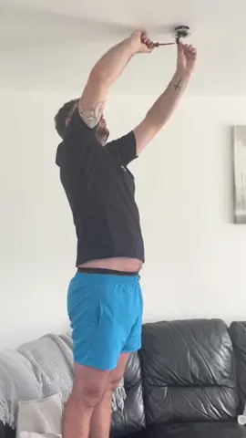 #scarecam #scarepranks #jumpscare #funnyvideos #funnytiktok #fypシ #funny #trending #scarecamchallenge #funnyfails #foryoupage #foryou #viraltiktok #hahaha 