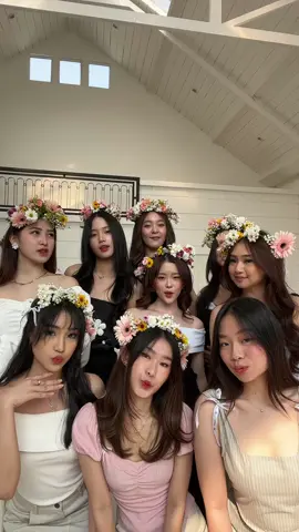 with my girls💗 all wrapped in @aesthete yourlife <3