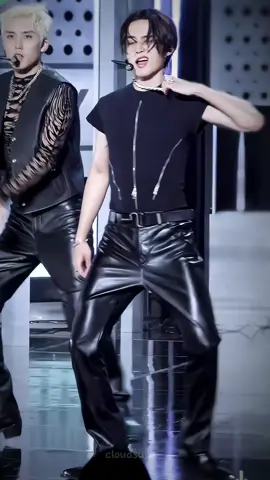 isi otak gua tiap hari cuman hi hello  #sunwoo #theboyz 