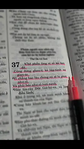 Kinh thánh 📖 Thi-thiên 37:1-2 #tinlanh #kinhthanhtinlanh #biblequotes #verseoftheday #dailybibleverse  #chirstiantiktok 